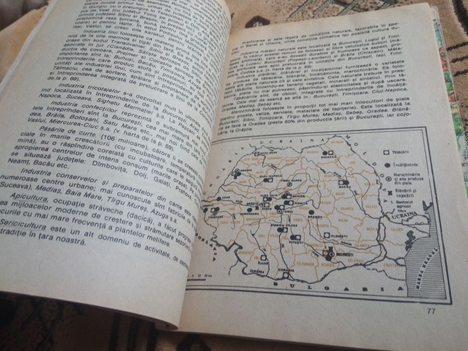 Vând Manual vechi de Geografie din 1994. Raritate