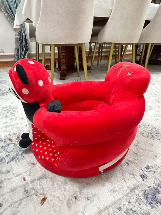 Шезлонг и детские вещи