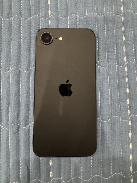 iPhone 16e 128гб