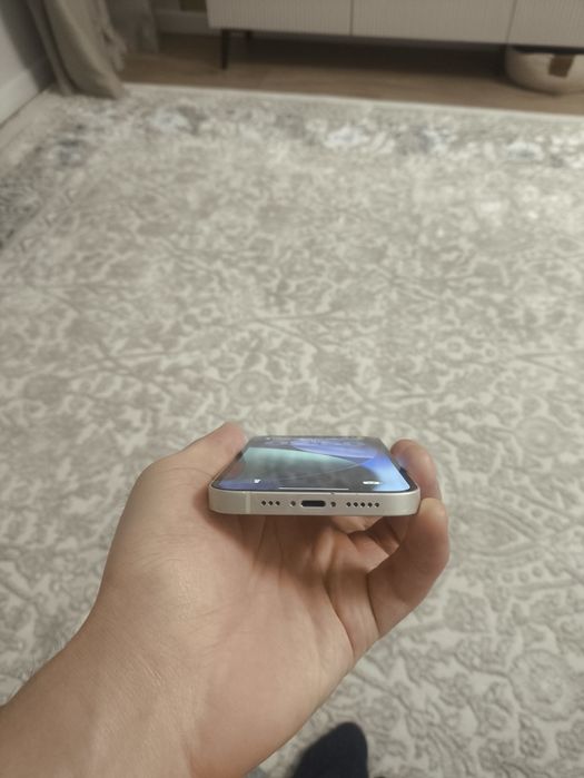 Продам Iphone 13