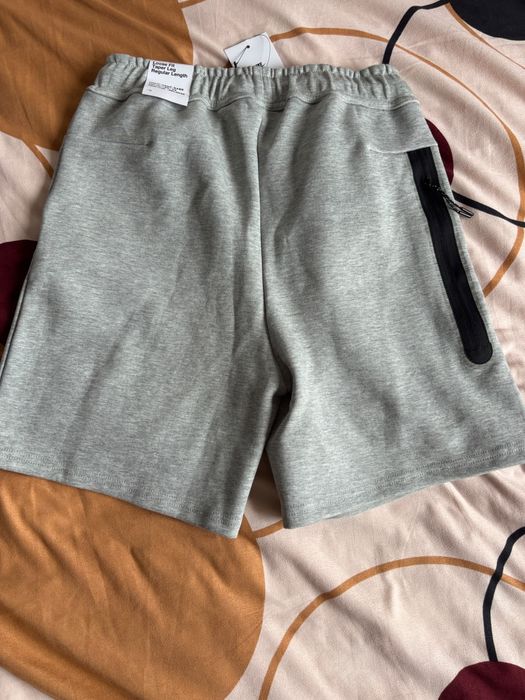 Pantaloni Nike Tech