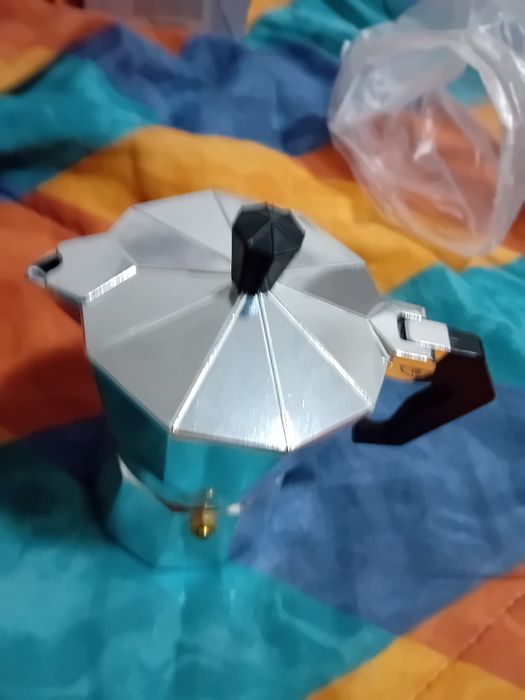 ¥ cafetiera pentru aragaz nouă 3 cesti marca mokita