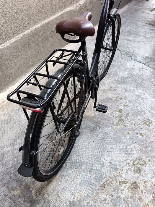Vând doua biciclete una ii de dama  și una de fetițe.