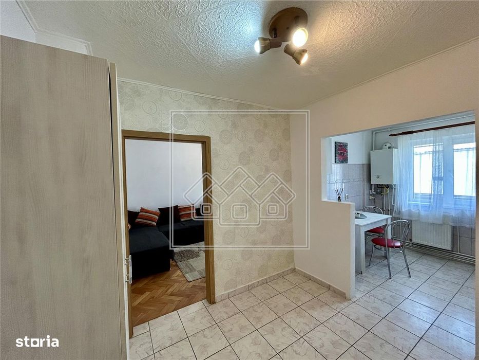 Apartament 2 camere, decomandat, la cheie, zona buna