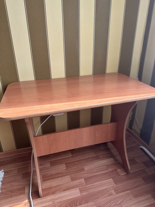 продам кухонный стол