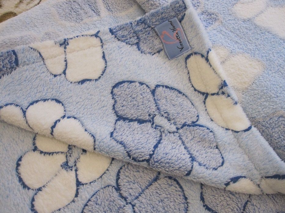 Пухкаво одеало на цветя