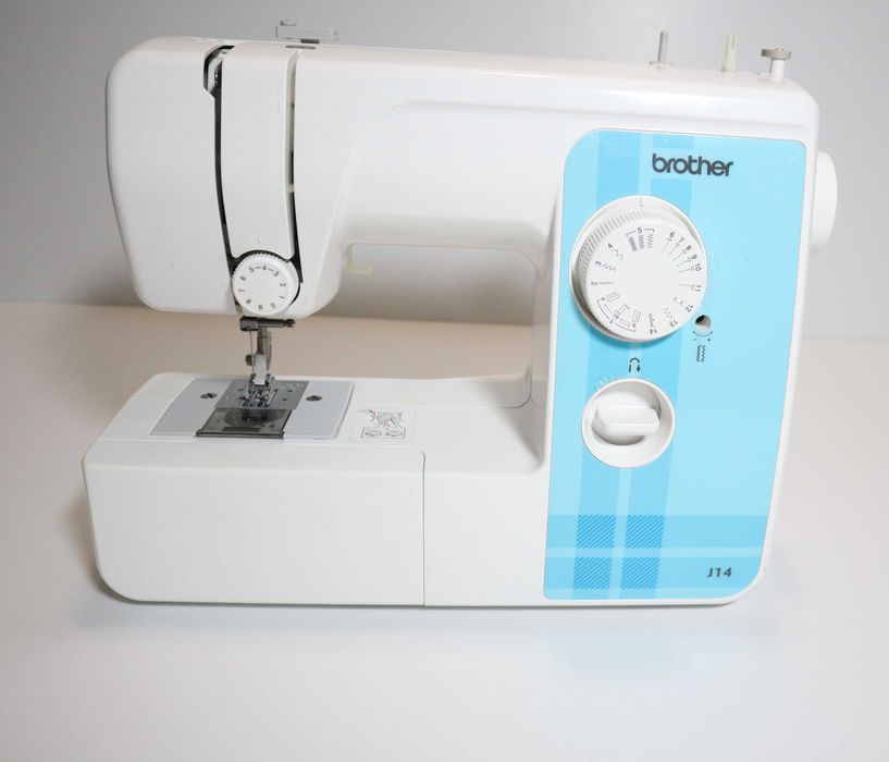 Masina de cusut automata Brother J14
