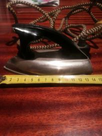 Продается коллекционый мини утюжок.