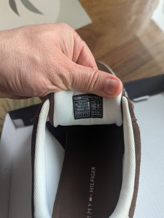 Продавам обувки/ сникърс Tommy Hilfiger 42