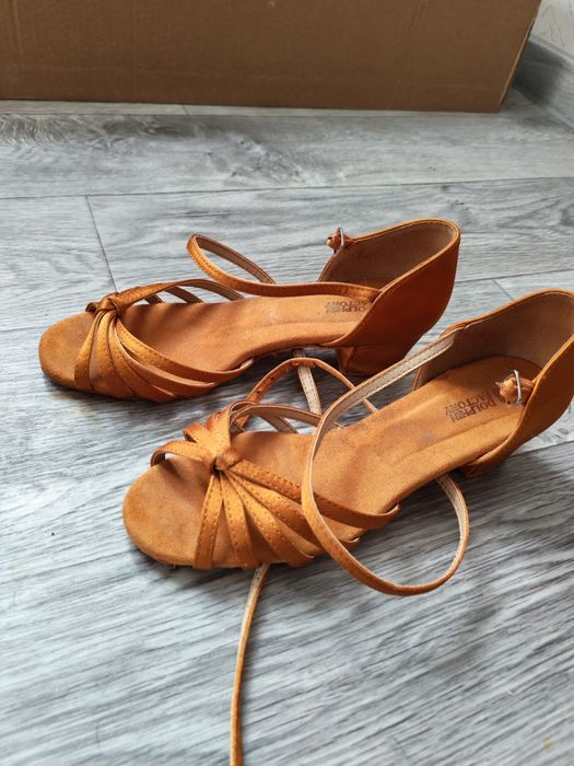 Бальные туфли 24 размер в, отличном  состоянии