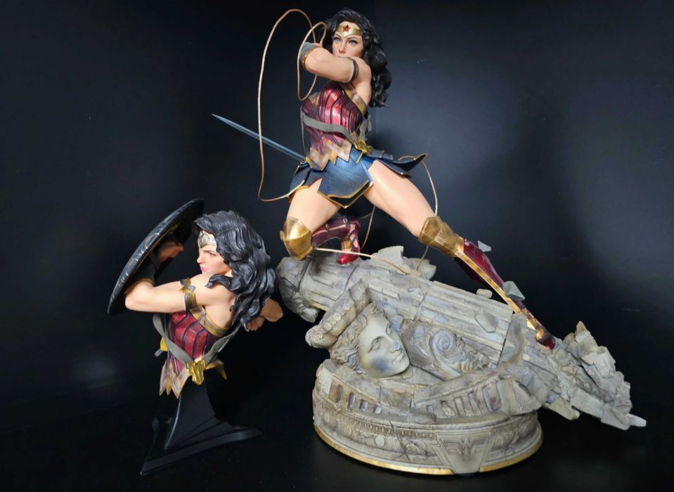 Wonder Woman 1/4 Scale Statue/Figurina 
By Queen Studios DC Comics