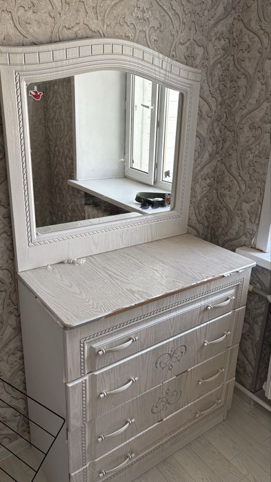 Кровать двухспаьный комод