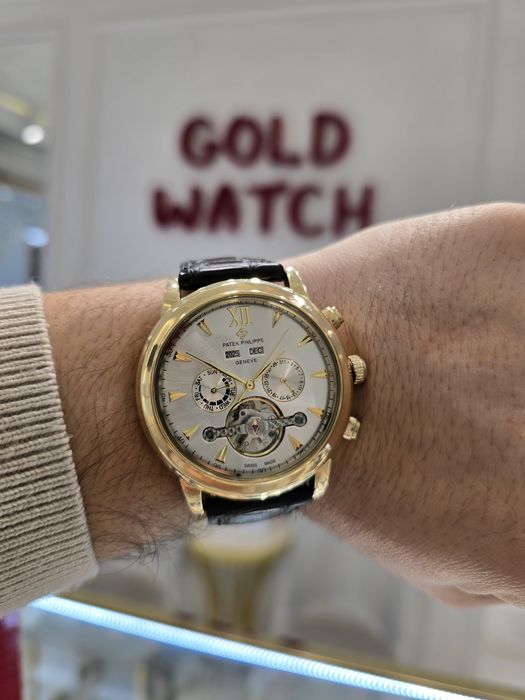 Продам классические золотые часы 585 пробы, новые в плёнках