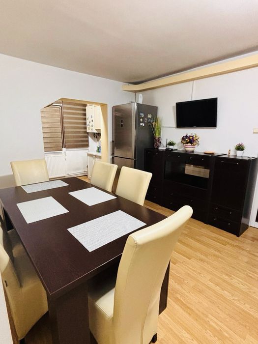 Inchiriez apartament cu 3 camere in Mioveni, zona Robea, etaj 1