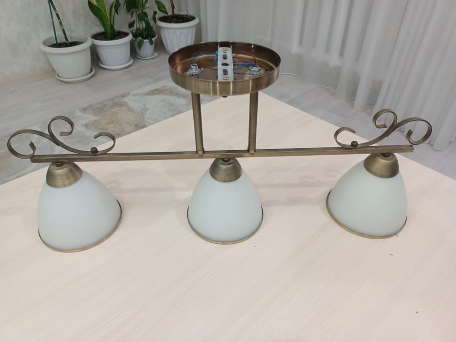 Продам люстру в отличном состоянии