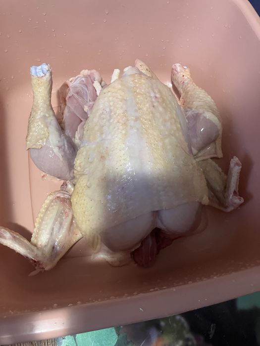 Vând pui de carne 25lei/kg (tăiat )