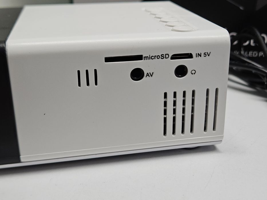 Video proiector LED portabil