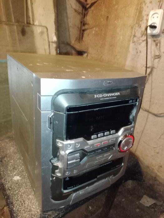 Продам муз центр  состояние нормальное