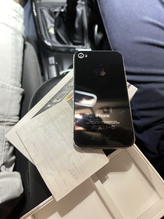 Iphone 4s  8 gb ideal