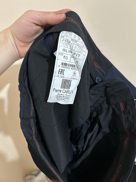 Продавам мъжки костюм от "Pierre CARLOS".