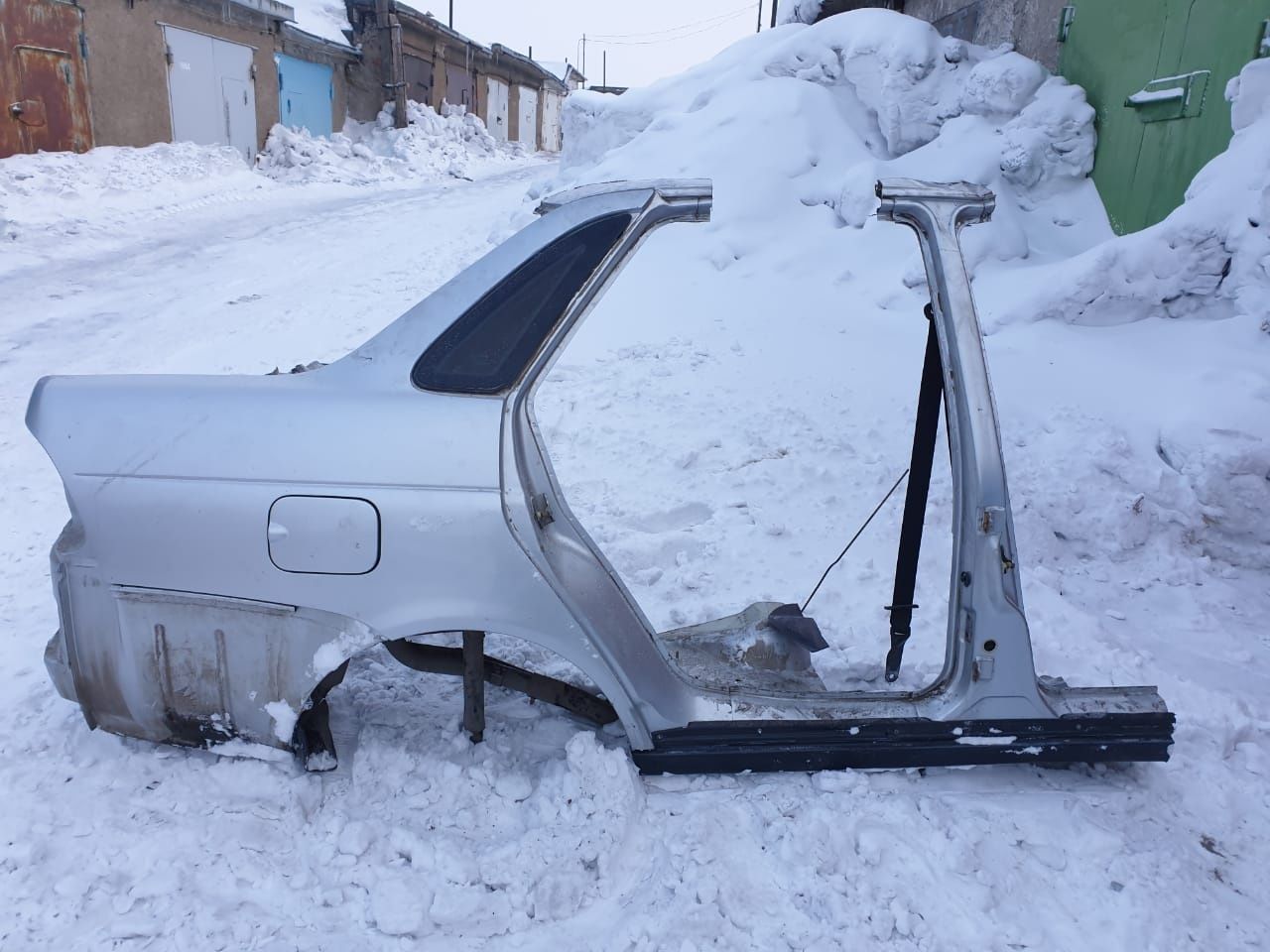 крыло заднее правое гранта седан