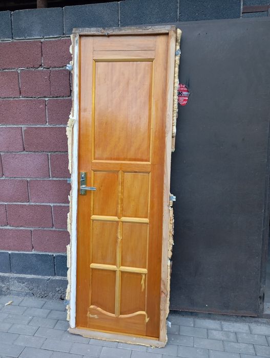 Продам межкомнатные деревянные двери