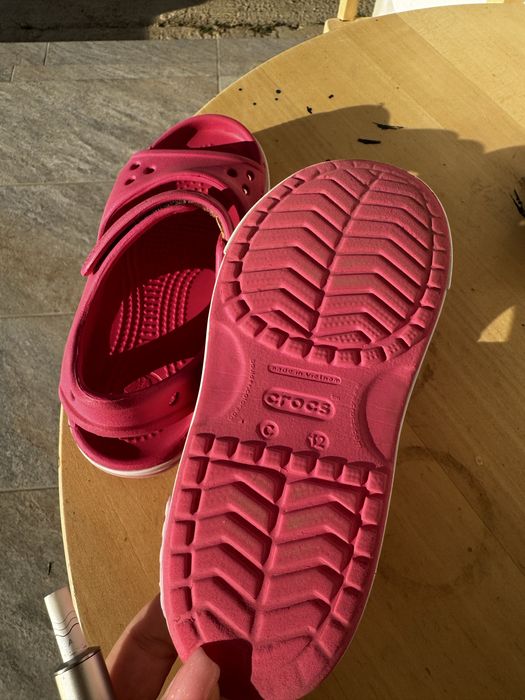 Vand 2 perechi sandale Crocs in stare foarte buna C 12