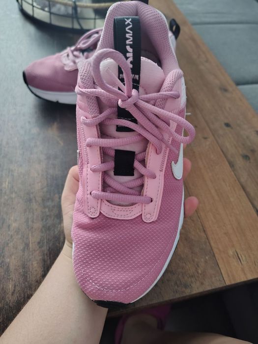 Запазени обувки на Nike air max