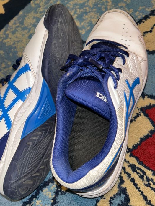 Обувки ASICS топ модел чисто нови!!!