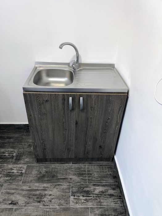 Garsoniera zona Nord, partial renovata, cu centrala termica