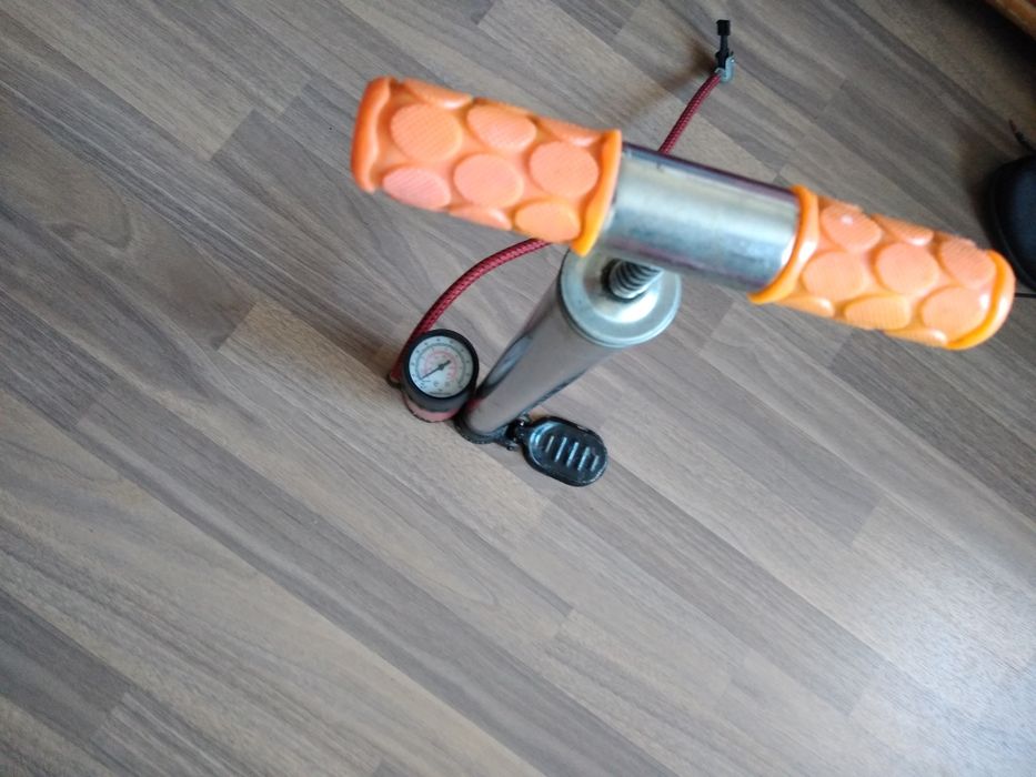 Pompa auto noua cu manometru