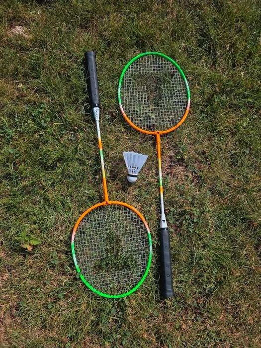 NOU | Set badminton - 2 rachete, fileu, stâlpi și fluturaș + husă