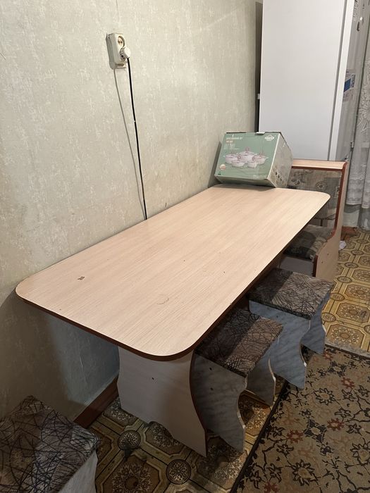 Продам кухонный стол