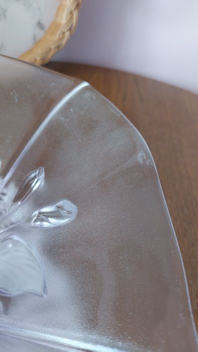 Голяма стъклена фруктиера. Подходяща за плодове.