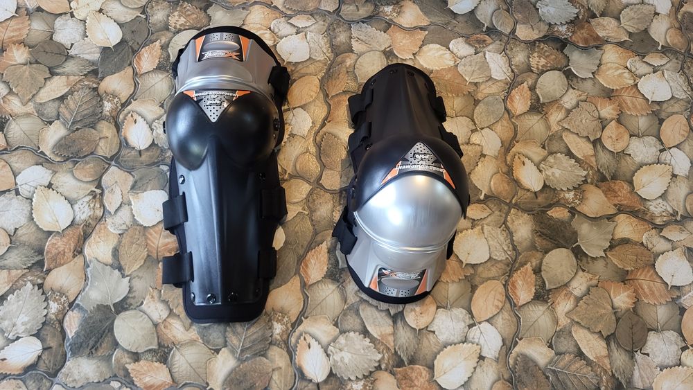 Genunchere  cu balamale noi XL, pentru enduro , motocross   downhill ,ATV. Fabricate în Germania