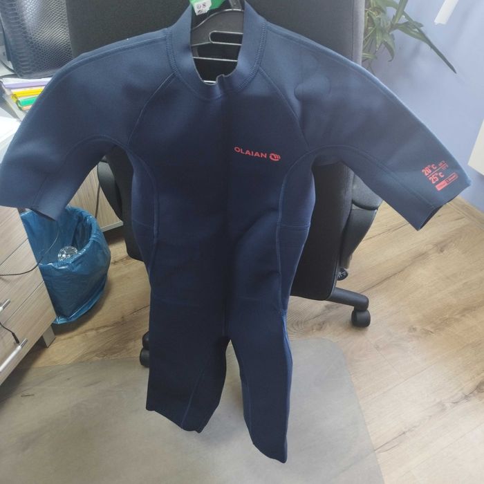 Неопренов костюм за плуване