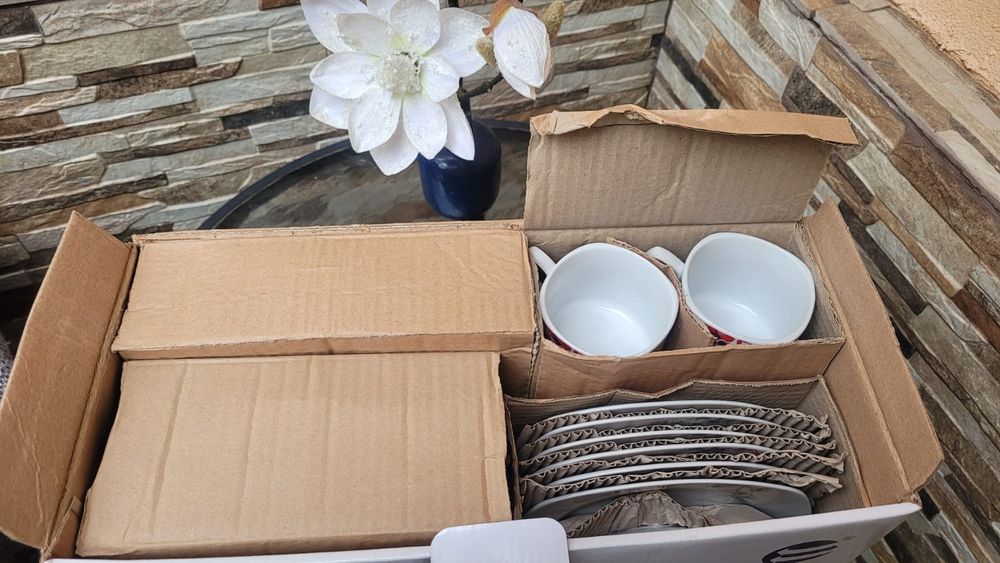 Set farfurii porțelan, alb+rosu+roz, 30 piese, nou, neutilizat