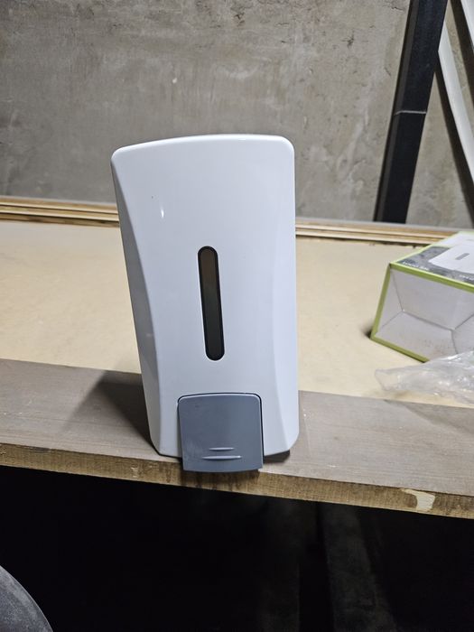 Продам диспенсер для мыла .