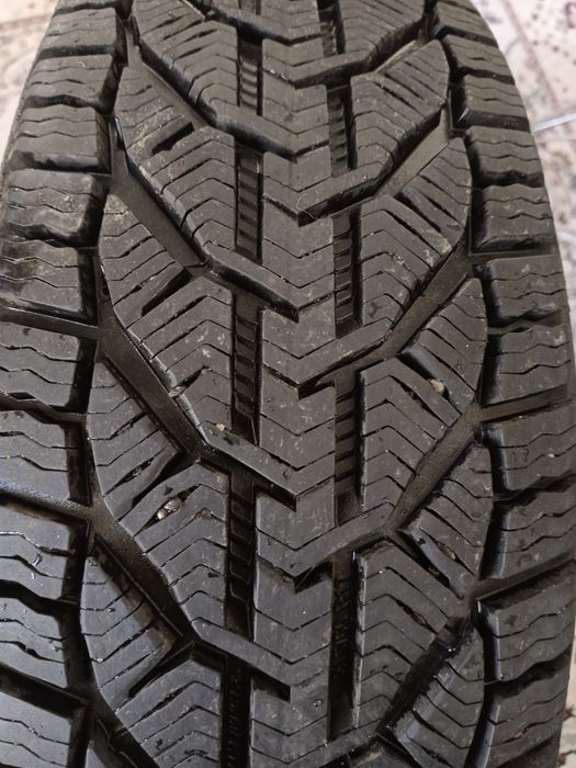 Продам шины зимние 4 колеса
