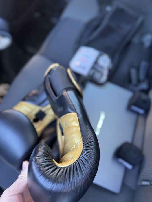 Боксерские перчатки