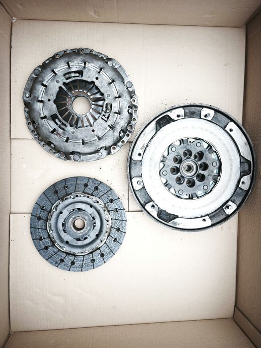 Kit ambreiaj+volanta Luk BMW E60 520D 6+1 177 cai n47  calitate UK