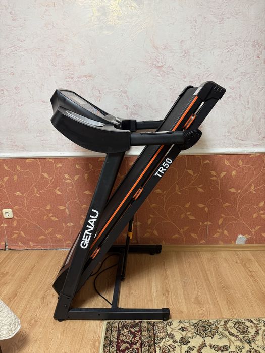 Продам беговую дорожку GENAU