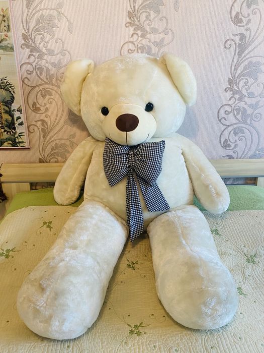 Большой плюшевый мишка