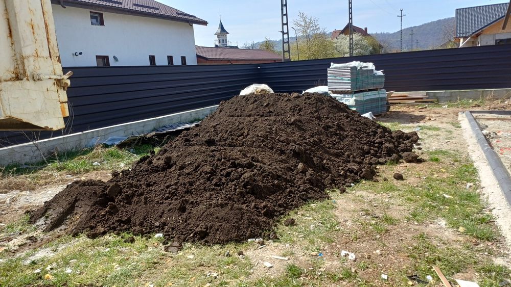 Balastru, nisip ,concasat ,pământ vegetal