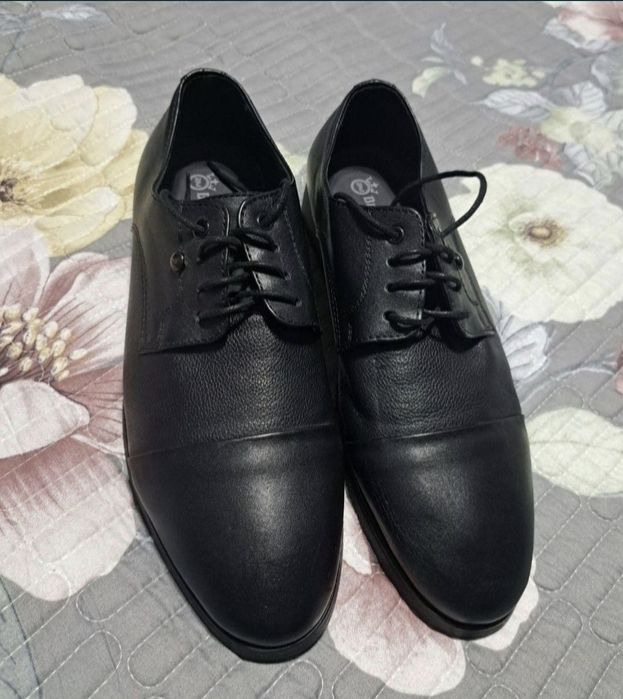 Туфли сотилади .