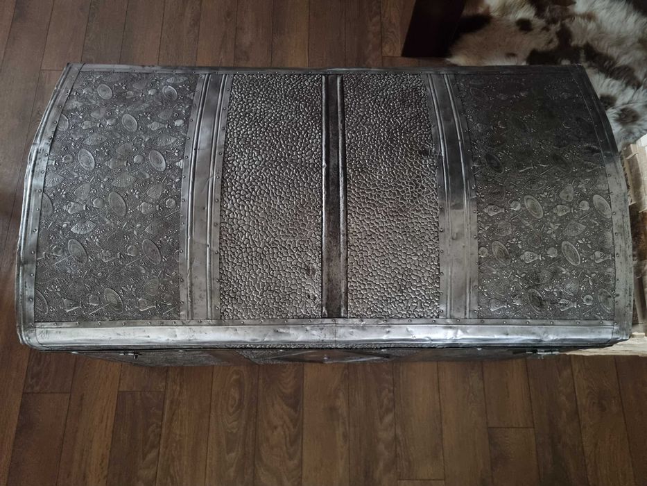 Стар дървен сандък/ракла/скрин