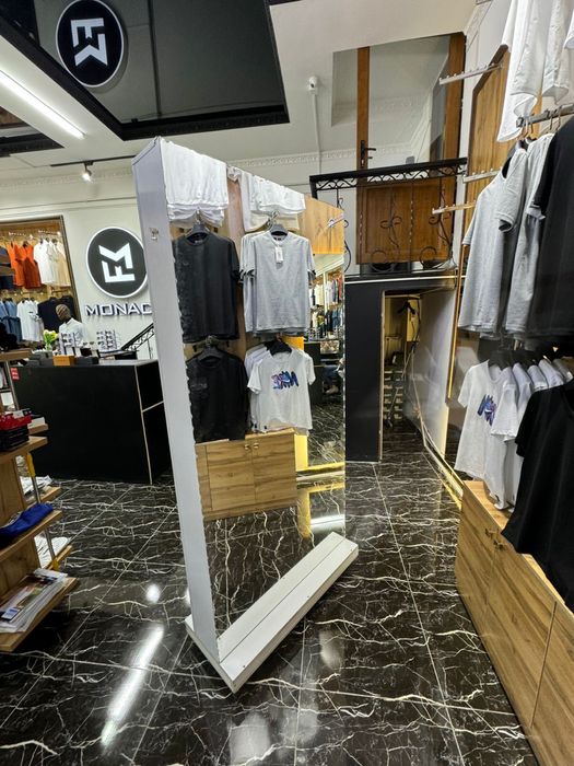 Зеркало для магазина