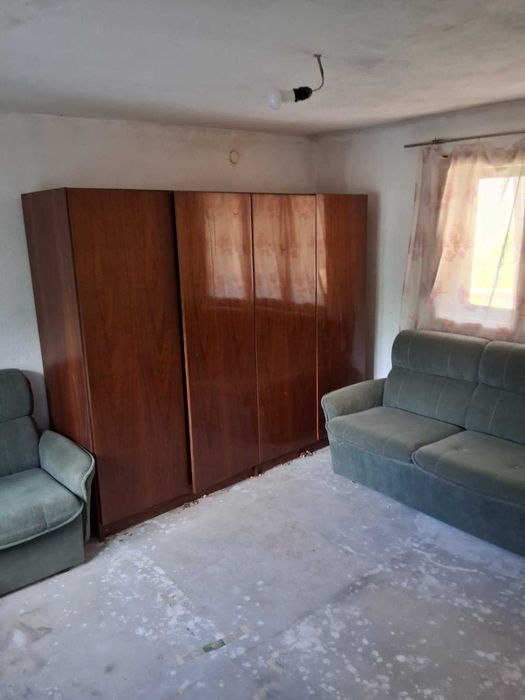 Продава етажи от къща в гр. Баня