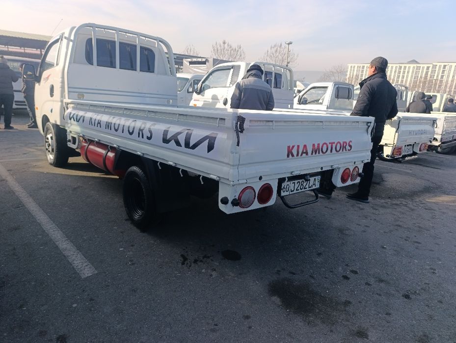 Kia bongo sotiladi 2012