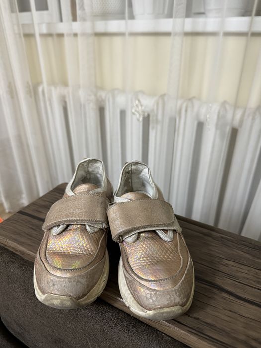 Кроссовки для девочки